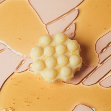 Wondr juukseid taastav tahke šampoon Honey Almond 55g - Image 2