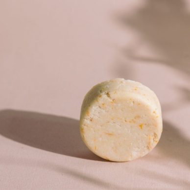 Pure Shores artisan Õrn lastešampoon, kaera-kummeli 60g - Image 2